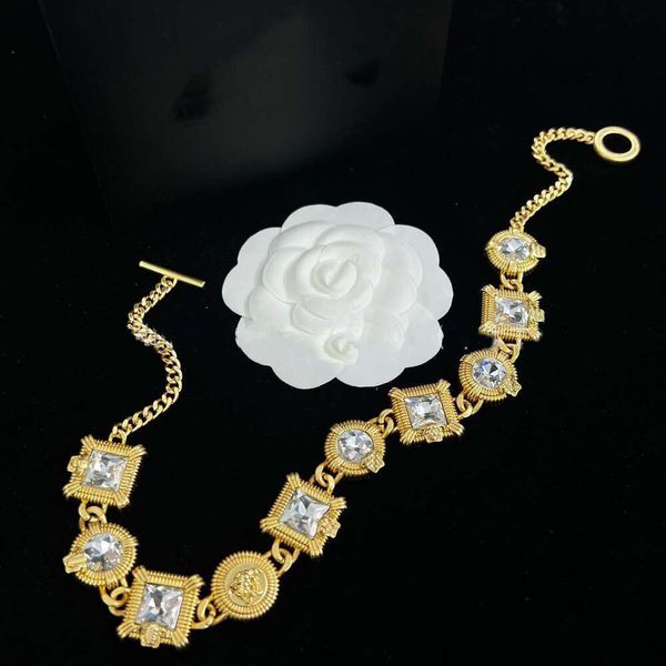 Designer Vercaces Anneaux Versages Bijoux Nouveau Diamant Blanc Medusa Collier Rides En Laiton Bracelet Beauté Tête Boucles D'oreilles Boucles D'oreilles Premium