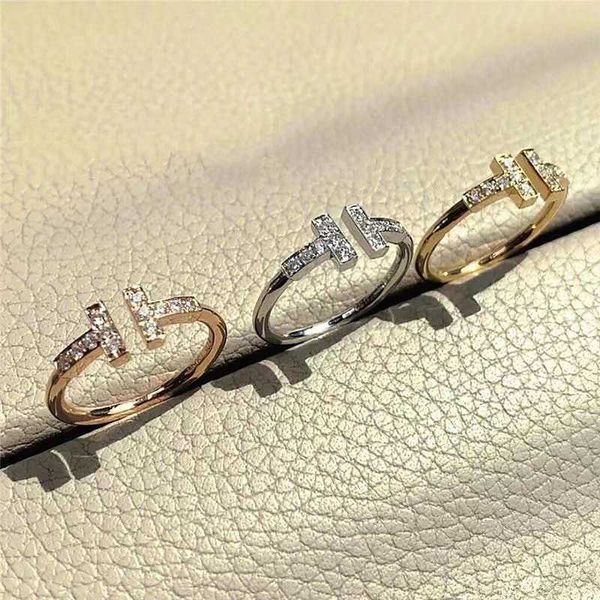 Version de créateur net lumière rouge luxe double t anneau ouvert couple simple Seiko diamant joint index femme XA4L