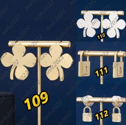 Versión de diseñador de los pendientes de trébol de cuatro hojas de alto grado Damas Classic Fashion Flower Flower Pierced Shamrock Tat Butdle Buckle Jewellry