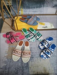 Diseñador Vintage Check Slides Pantoufle Sandalias Imprimir Archivo Plaid Pool Slipper Mujer Beige Verano Playa Al aire libre Cool Mule Tamaño 35-42 con caja