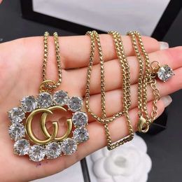 Designer Vintage Brillant Diamant Long Pendentif Colliers pour Femmes Hommes En Acier Inoxydable Or 18 Carats Double Lettre Pull Chaîne Cubaine Collier Strass Bijoux Cadeau