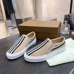 Designer Vintage Sneakers Geruite Schoenen Rooster Heren Casual Schoenen Reliëf Lederen Canvas Schoenen Patched Nylon Trainers Platform Sneaker 499