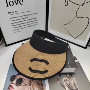 Viseras de diseñador Gorras trenzadas de hierba Sombreros ajustables para mujer Diseño de lujo Moda de verano Sombrilla Sombrero de paja transpirable
