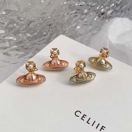 Designer Viviane Westwood Empress Dowager Xis Boutiques d'oreilles en émail collé en émail en émail pour femmes luxe légère à la mode et élégante Earri