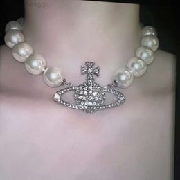 Designer Viviane Westwood Empress Dowager Xis Collier diamant en diamant clouté surdimensionné et exagéré avec une chaîne de clarbone perl de planète haute