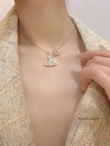 Designer Viviane Westwood Jewelry Impératrice Dowager Nanas Matching Pin Saturne Chain Collier personnalisé à la mode minimaliste et à la mode Chaîne de design 5999