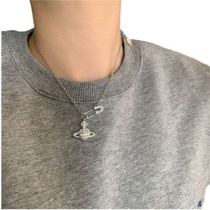 Ontwerper Viviane Westwood sieraden Empress Dowager Nanas Matching Pin Saturn Chain Necklace Gepersonaliseerde modieuze minimalistische en trendy ontwerpketen 2634