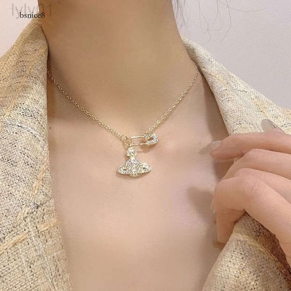 Designer Viviane Westwood Jewelry Impératrice Dowager Nanas Matching Pin Collier Chain de chaîne Saturn personnalisé à la mode minimaliste et à la mode 571