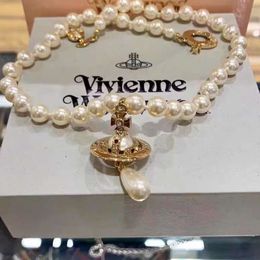 Diseñador Viviane Westwood Jewelry New Western Empress Dowager Single Lape Pearl Collar 3D Saturno ovni de agua Drop de perla Luz de lujo Versátil Versátil NE