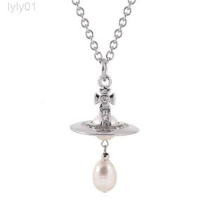 Ontwerper Viviane Westwood Sieraden Westerse keizerin Dowager Barokke zoetwater Alien Pearl Saturn Stereoscopic Orb Necklace Light Luxe Elegantie en hoogwaardige SW