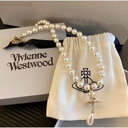 Designer Viviane Westwood Nouveau collier de perle de l'eau de l'eau de Saturne en trois dimensions pour l'impératrice Dowager de l'Ouest