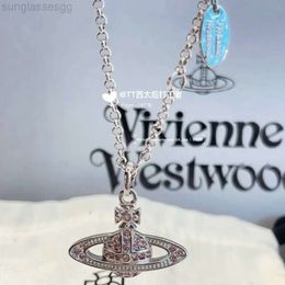 Ontwerper Viviane Westwood Western Empress Dowager Roze Diamond Saturn Chain Necklace Dames Geavanceerd sense planeet Pendant gestapelde sleutelbeenketen Accessoires Hig