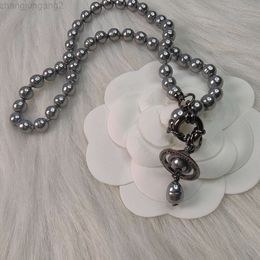 Créatrice Viviane Westwoods Vivienen version haute impératrice douairière Xis collier de perles baroques noires avec une personnalité unique et travailleuse Frisbee de perles naturelles