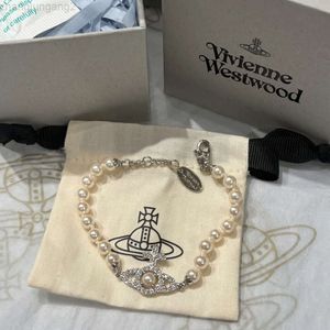 Designer Viviane Westwoods Vivienen High Version Empress Dowager Vivienne Olympia Cross Line Bracelet de perles avec sensation luxueuse et luxueuse