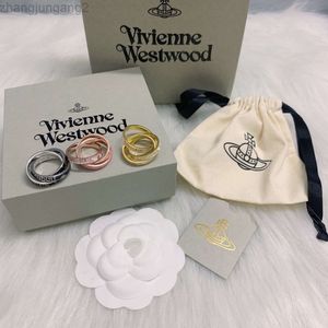 Bijoux de créateur Vivianes Westwoods Viviennr la reine mère occidentale laisse tomber trois anneaux Tiktok rapidement sans Trace