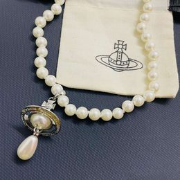 Créatrice Viviene Westwood Nouveau Viviennewestwood Nouveau collier de perles en forme de goutte d'eau Saturne en trois dimensions pour l'impératrice douairière de l'Ouest