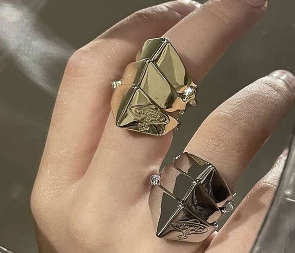 Diseñador Viviene Westwoods Nuevo Viviennewestwood, el anillo de armadura de tres secciones de la emperatriz viuda, puede abrir el anillo de armadura de estilo punk moderno de Saturno en dorado y negro