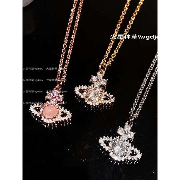 Créateur Viviene Westwoods Nouveau Viviennewestwood Summer Night Breeze Blazing et Clignotant Western Empress Dowager Mini Saturn Pendentif Collier Femme Sparkling W