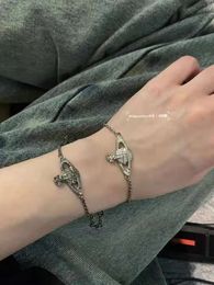 Designer Vivienen Westwoods Nouveau bracelet Viviane West Empress Dowager Planet avec chaîne Saturn classique en diamant ressort simple et polyvalent et 455555