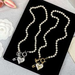 Collier de créateur VivieneWestwoods version haute de l'impératrice douairière avec amour tridimensionnel Saturn Pin collier de perles Design à la mode et luxueux pour femmes
