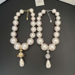 La diseñadora Viviennes Westwoods Vivenne Westwoods joyería La emperatriz viuda Xi exagera el collar tridimensional de perlas grandes de Saturno para mujeres con altura francesa