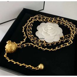 Chaînes de taille de concepteur Femmes Vintage Ceinture Collier Chaîne En Peau De Mouton De Luxe Marque Boule Collier Ceinture Décorative Marquée Lettre Or Lien Taille Chaîne Ceinture 2024