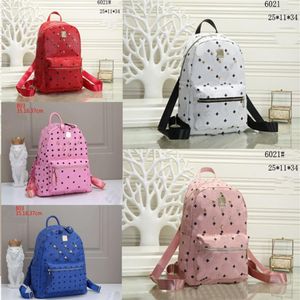 Carteras de diseñador Moda Punk Remache Mochila Mochila escolar Bolsos unisex Estudiante Hombres Mujeres Viajes BACKPACKS257S