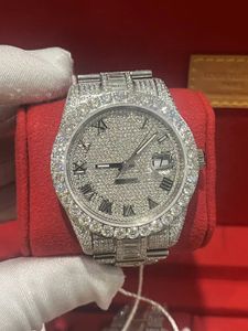 Montres de créateurs Les montres de créateurs vendues à bas prix avec des incrustations de carbonite peuvent passer la détection des diamants de la boîte et du papier d'origine