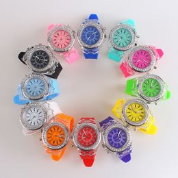 Reloj de diseño de lujo unisex diamante luz LED reloj cristal luminoso hombres mujeres reloj de pulsera Slicone Rhinestone relojes de cuarzo 34C3