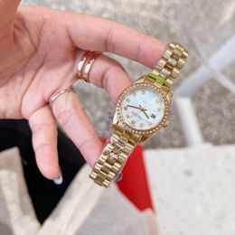 Diseñador Reloj Watry's Watch Antique Natural Shell Set with Diamonds 28 mm Pequeño movimiento de cuarzo Mirador de relojes Bolsa de diseñador