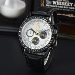 Relojes de diseñador para hombres y mujeres reloj de alta calidad panel de metal de cuero impermeable de moda redondear el reloj de cuarzo de martaje para hombres OMG Steel Store Watch