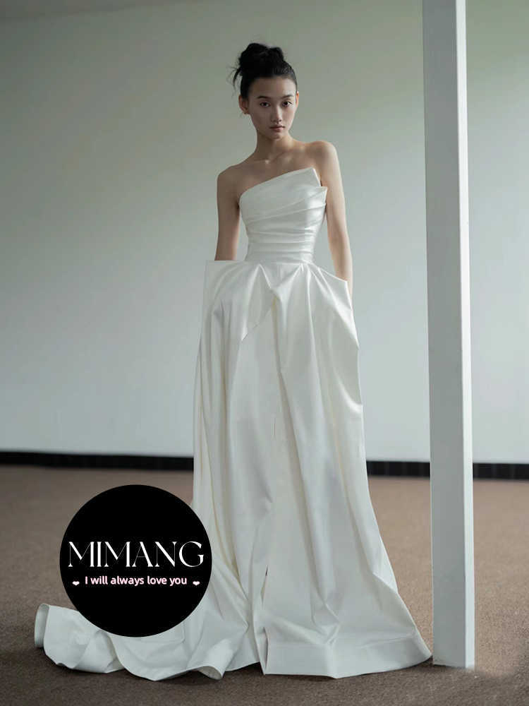 Designer bröllopsklänning stropplös brudklänning enkel och lyxig taffeta silkeslätt bröllopsklänning passform