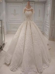 Vestidos de novia de diseñador Elegante, largo, magnífico, Dubai, Arabia, vestido de fiesta, apliques de encaje, cuentas de cristal, mangas cortas, vestidos de novia Wedd9210339