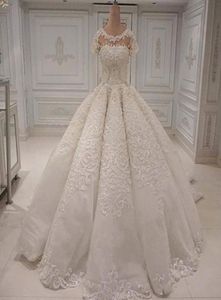 Vestidos de novia de diseñador Elegante, largo, magnífico, Dubai, Arabia, vestido de fiesta, apliques de encaje, cuentas de cristal, mangas cortas, vestidos de novia Wedd6512622