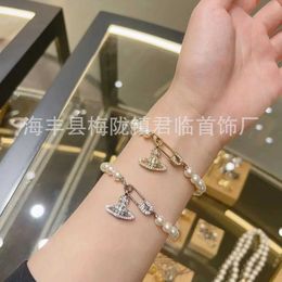 Designer Westwood Modeabele klassieke sprankelende diamanten pin Pearl -armbandster dezelfde accessoires Valentijnsdag cadeau