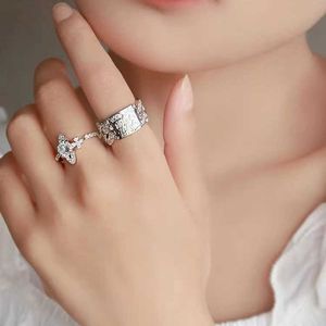 Designer Westwoods Lettre creused Saturn Ring Feme Female Minority Design Zircon Geometric Diamond Inralide Planet Réglable Nail