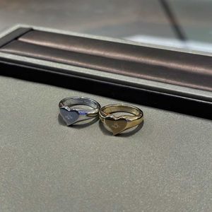 Designer Westwoods Saturns Love Ring avec un design avancé léger luxe fille ongle
