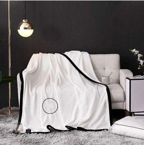 Designer witte deken maat 150*200 geborduurde mode letters gooien deken voor reis airconditioning sjaalbank bed vaniice