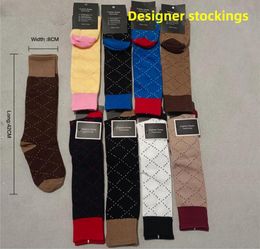 Designer Socks entiers Men039 Femmes bassages Pure Coton 9 Couleurs Sport Basketball Running Sockings Lettre G Print2404307