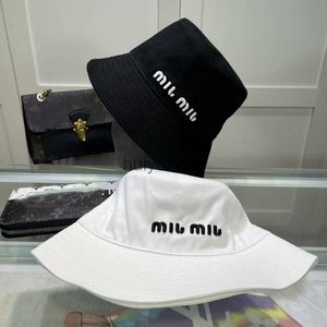 Designer Wide Brim Hats Bucket Bucket New M Lettre broderie Correcte du pêcheur CORTE SIMPLE Black and White Pot polyvalent Pot Pot Spring / Été Sunshade Chapeaux Sunshade Caps Caps