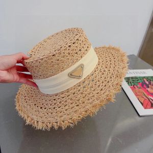 Chapeau de paille à large bord de styliste, chapeaux de seau pour femmes, casquette d'herbe de raphia ajustée, casquettes triangulaires pour hommes, seaux de plage, chapeau P Sunhat CYG24031502-6