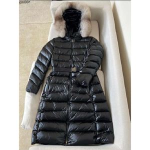 Designer Winter Down Vestes Womens Duck Long Parkas GOOSE avec ceinture à capuche Blanc Étiquette M manteur Femme Big Fox Fur Parka Warm Vêtements