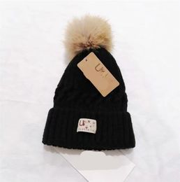 Gorro de punto de invierno de diseñador, gorro de lana para mujer, gorro de punto grueso y cálido con pompón de piel sintética, gorros para mujer, gorros uuhat