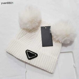 Designer chapeaux en tricot d'hiver pour bébé Christmas enfants Bons chauds et décoration de balle en peluche