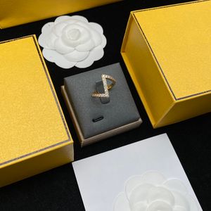 Designer avec des pierres latérales anneau de bijoux pour femmes accessoires de diamants en diamants