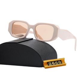 Designer Donna Moda Classic Retro Uomo Uomo Nero 12 colori Occhiali da sole polarizzati adumbrali Occhiali da sole stile Ins con scatola da sole