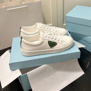 Designer vrouw bloemen inkepingen platform roze schoenen zwart leer driehoek witte instappers koeienhuid verf flats sneakers klassieke sneakers met doosmaat 35-41