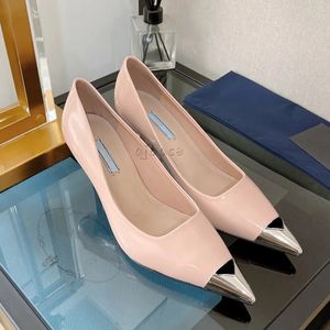 Ontwerper vrouw hakken kleding schoenen sandalen ballerina modeontwerper metaal leer kantoor dames stiletto's driehoek sandalen