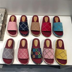 Designer Slippers Femmes Sandales brodées de plate-forme de coton pantoufle