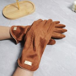 Designer Femme Gants en peau de mouton Lady Cuir Fourrure Capeskin Daim Ajouter Gants de doublure Écran tactile chaud Hiver Extérieur Cadeau de luxe